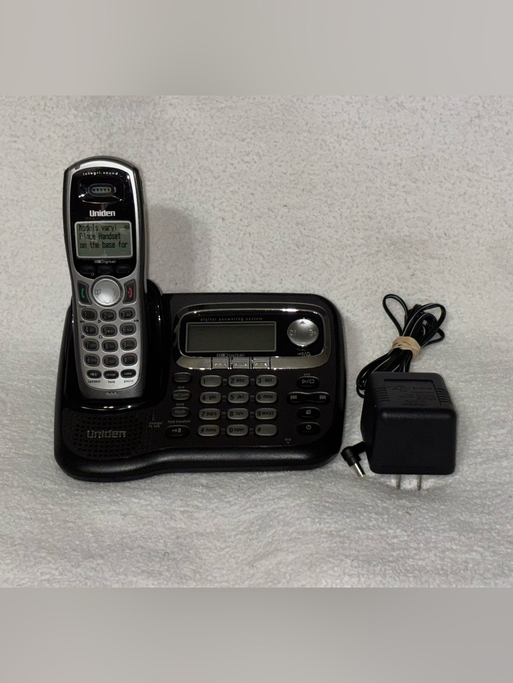 Uniden Black Cordless Phone with Digital Answering Machine